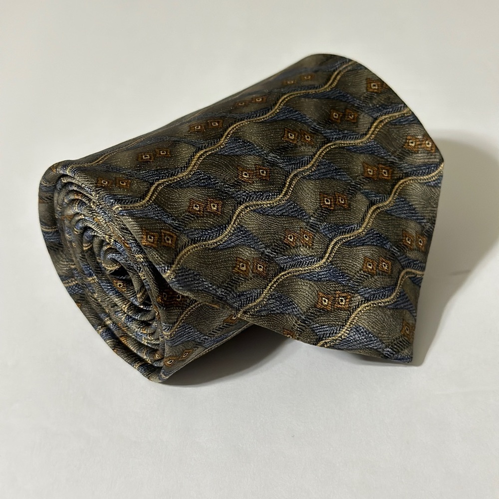 COMO Green and gold waves print tie